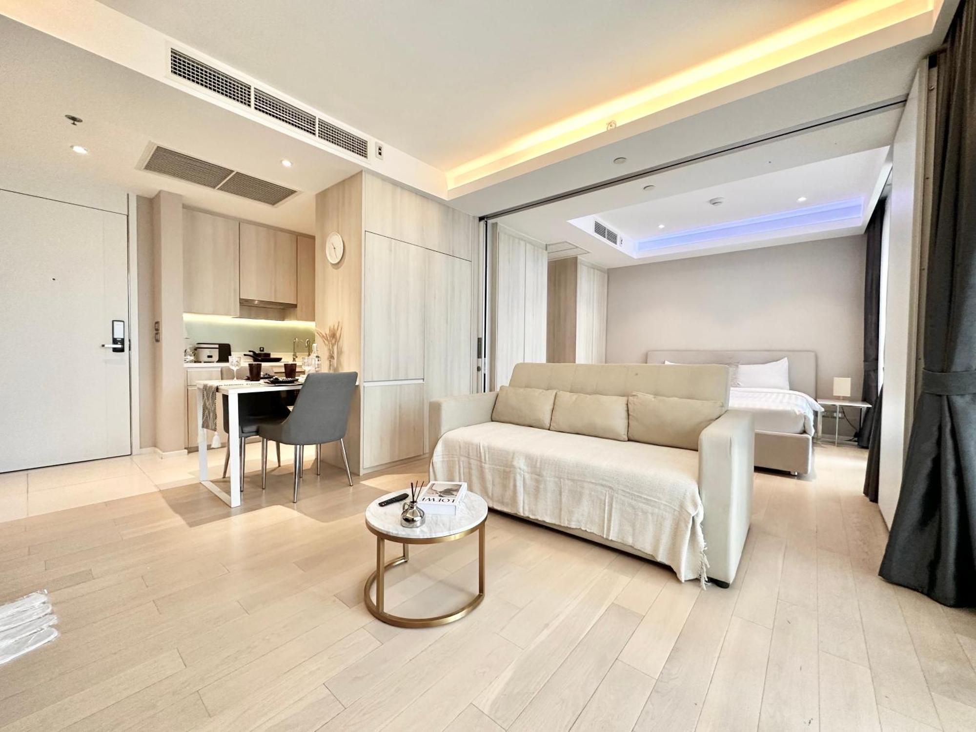 Sukhumvit 11#Luxury#Pool#Gym#Bts Nana&Mrt Sukhumvit#1Br#Max4Ppl Lägenhet Bangkok Exteriör bild