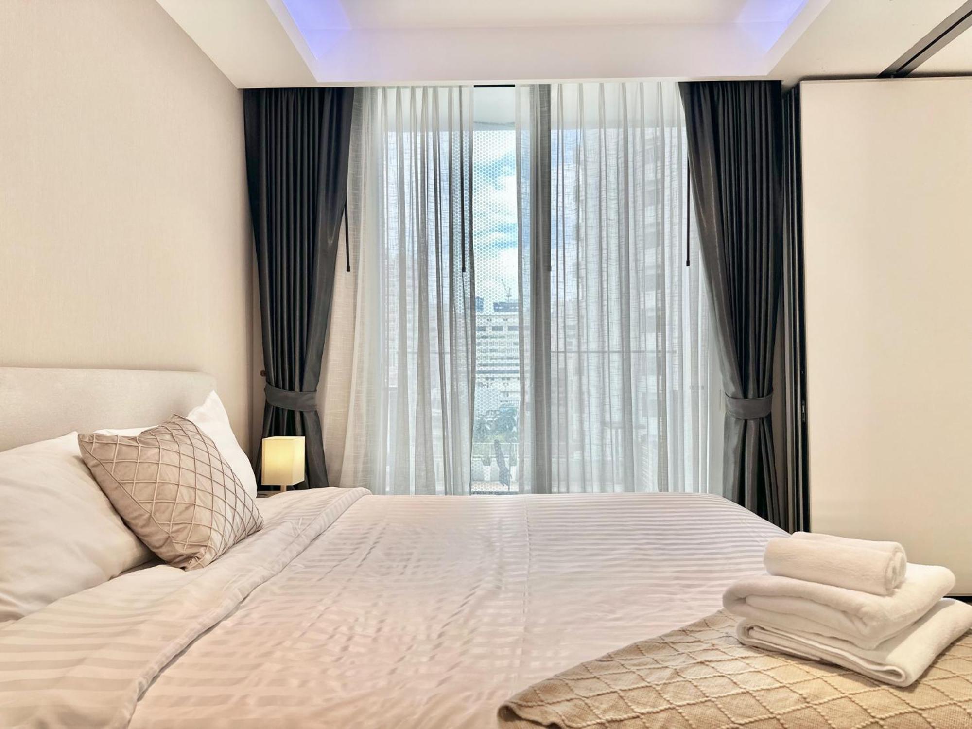 Sukhumvit 11#Luxury#Pool#Gym#Bts Nana&Mrt Sukhumvit#1Br#Max4Ppl Lägenhet Bangkok Exteriör bild