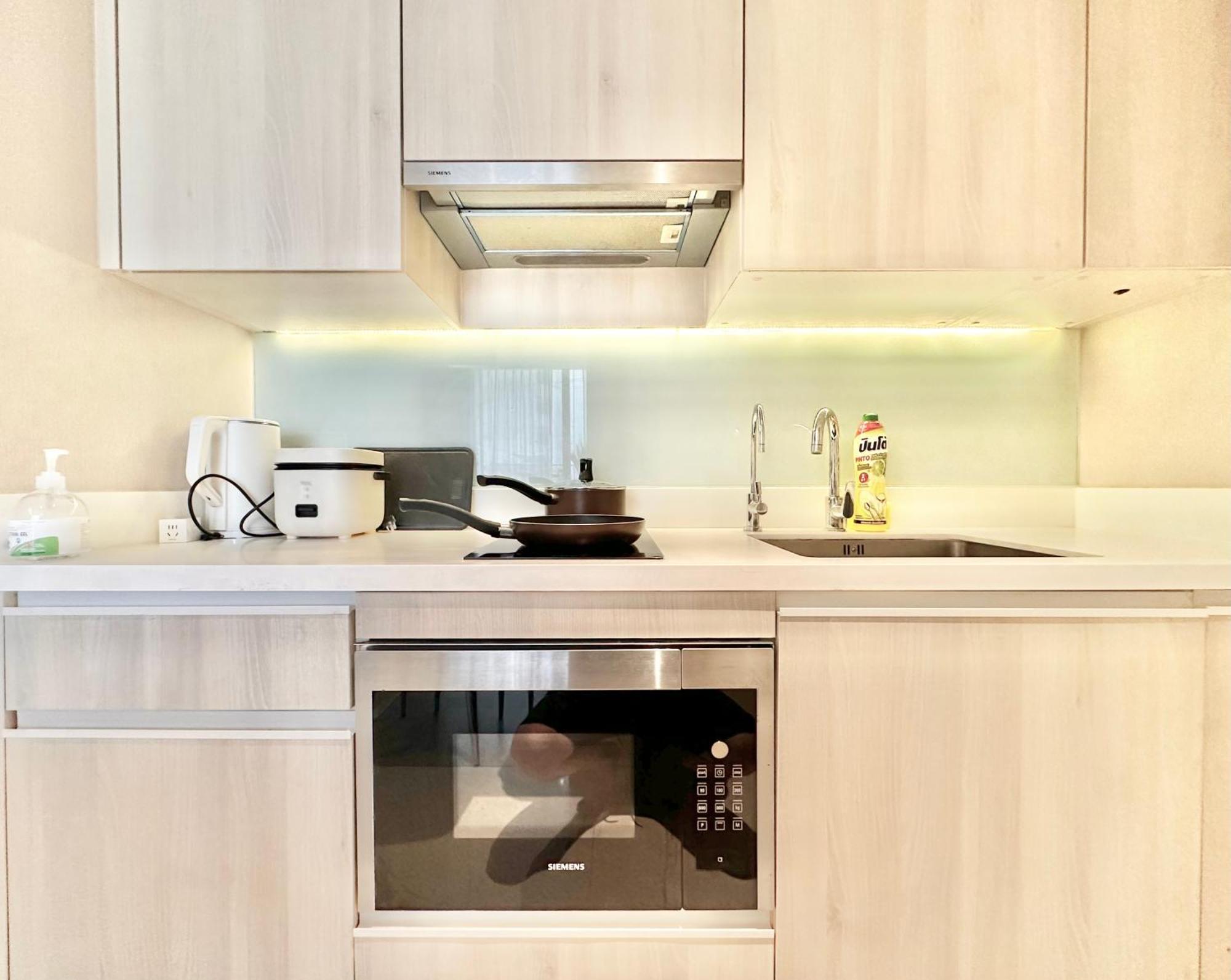 Sukhumvit 11#Luxury#Pool#Gym#Bts Nana&Mrt Sukhumvit#1Br#Max4Ppl Lägenhet Bangkok Exteriör bild