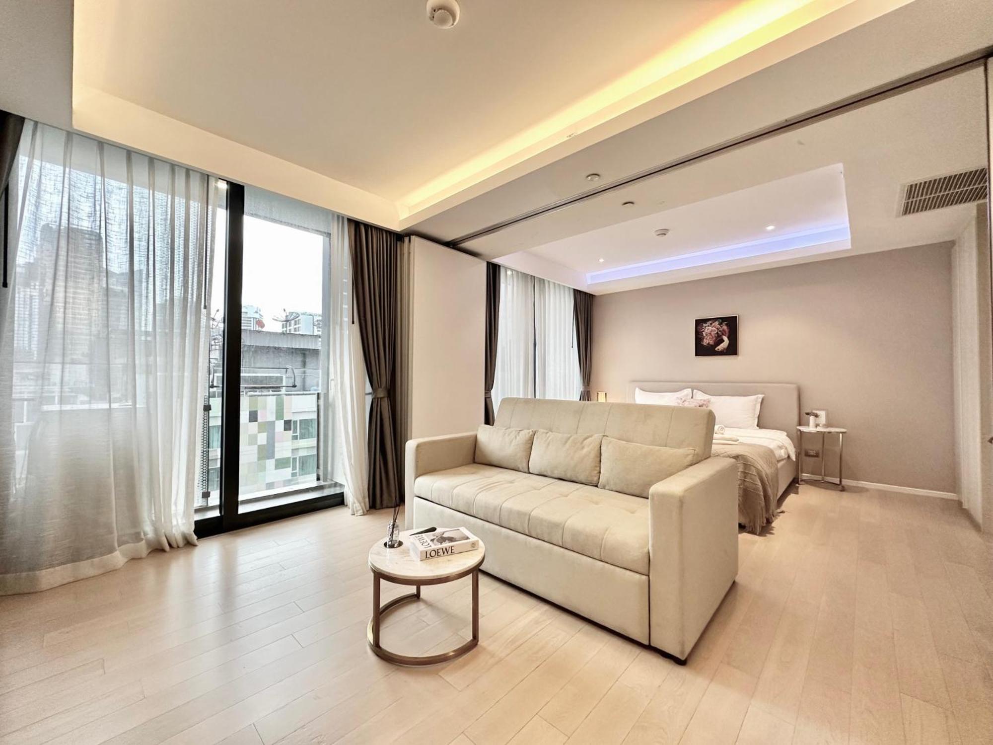Sukhumvit 11#Luxury#Pool#Gym#Bts Nana&Mrt Sukhumvit#1Br#Max4Ppl Lägenhet Bangkok Exteriör bild