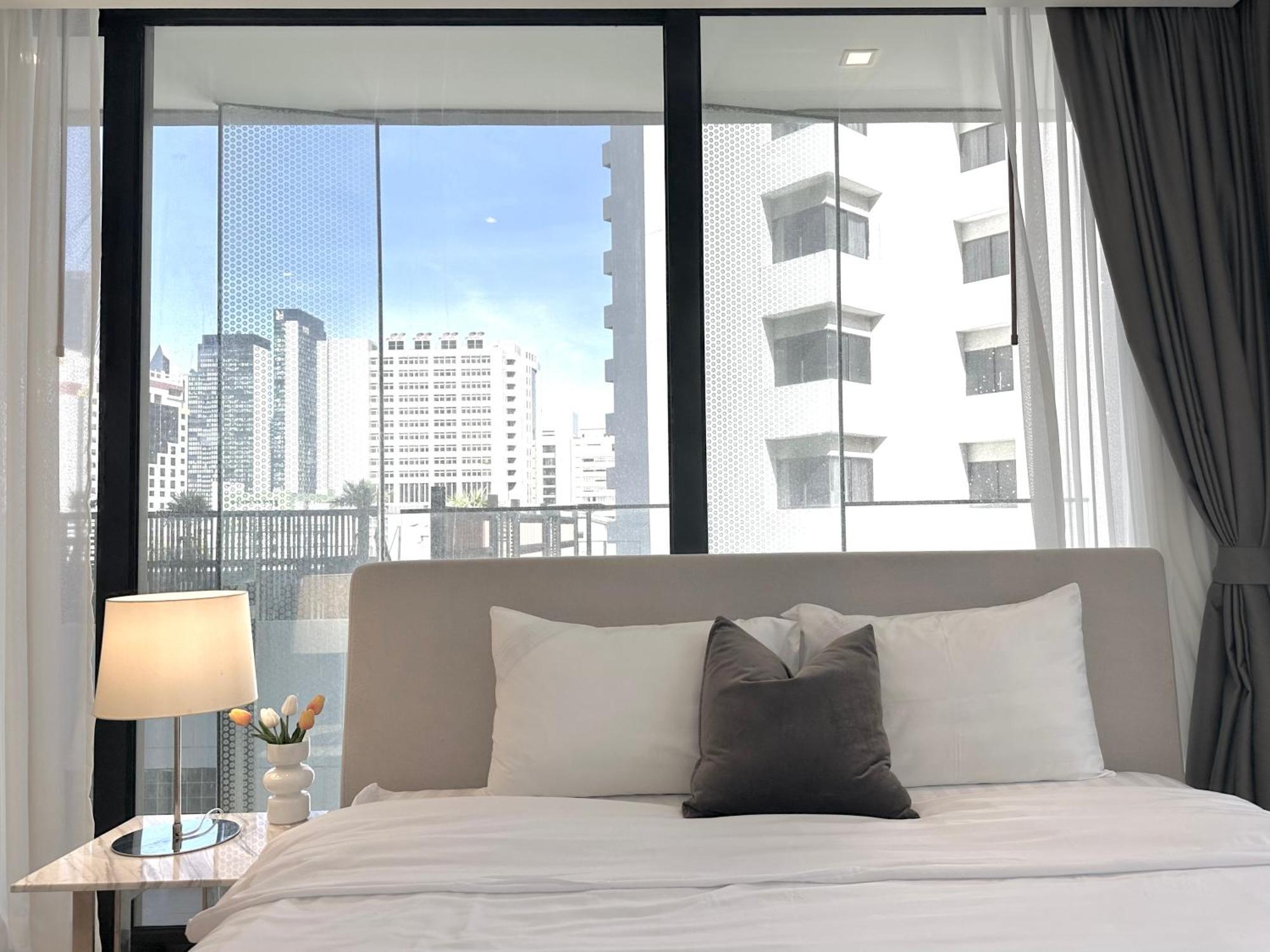 Sukhumvit 11#Luxury#Pool#Gym#Bts Nana&Mrt Sukhumvit#1Br#Max4Ppl Lägenhet Bangkok Exteriör bild