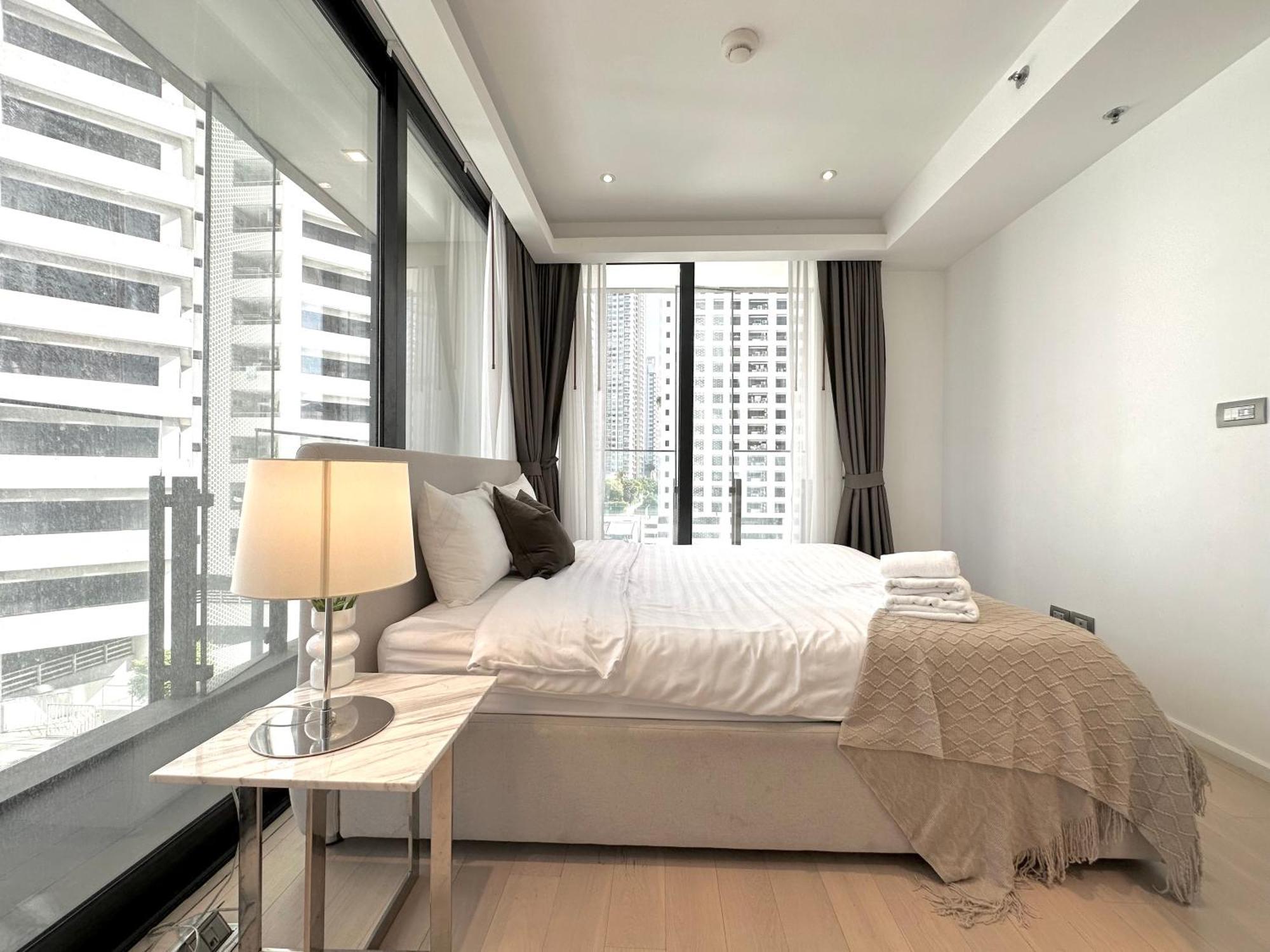 Sukhumvit 11#Luxury#Pool#Gym#Bts Nana&Mrt Sukhumvit#1Br#Max4Ppl Lägenhet Bangkok Exteriör bild