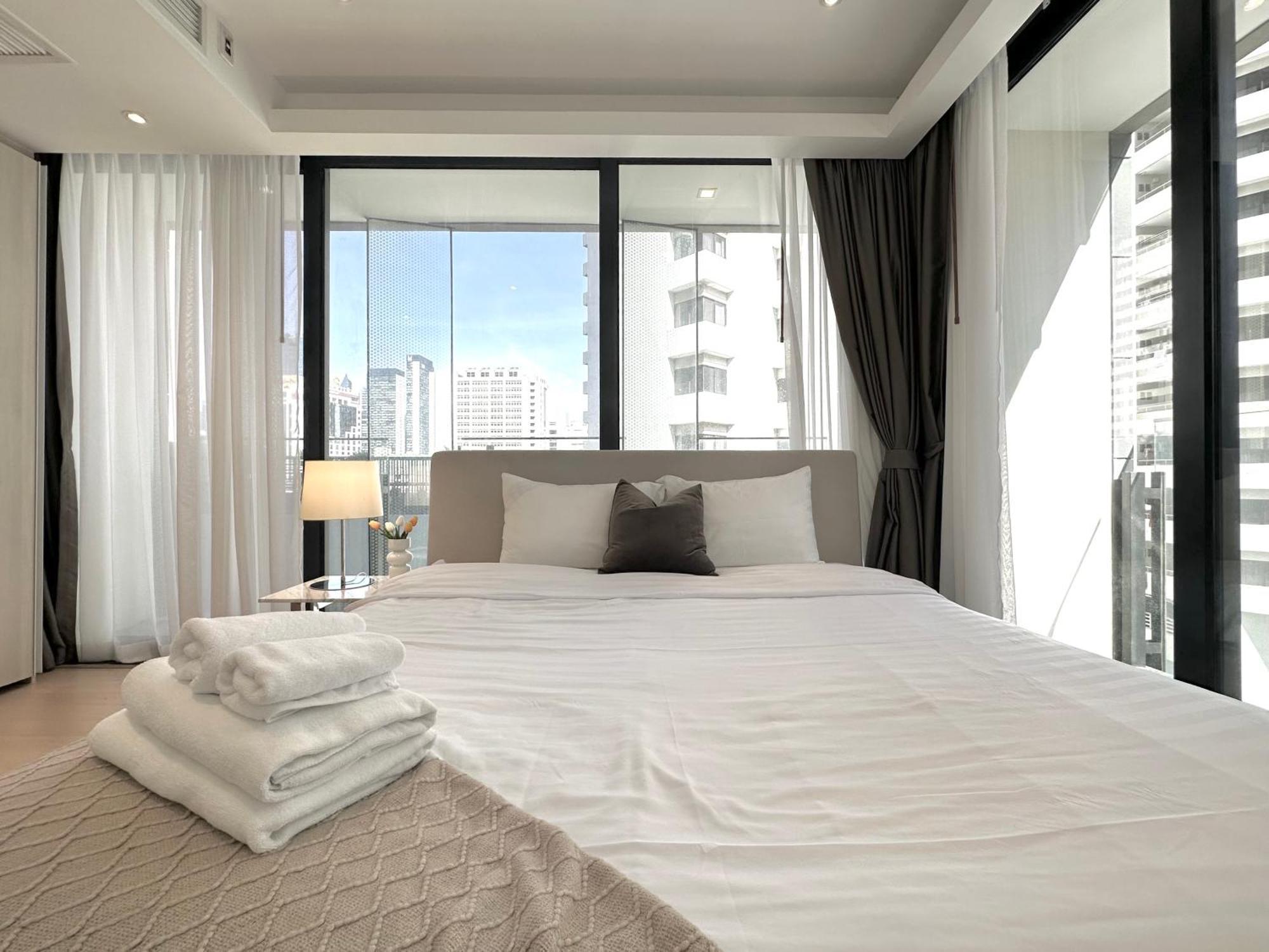 Sukhumvit 11#Luxury#Pool#Gym#Bts Nana&Mrt Sukhumvit#1Br#Max4Ppl Lägenhet Bangkok Exteriör bild